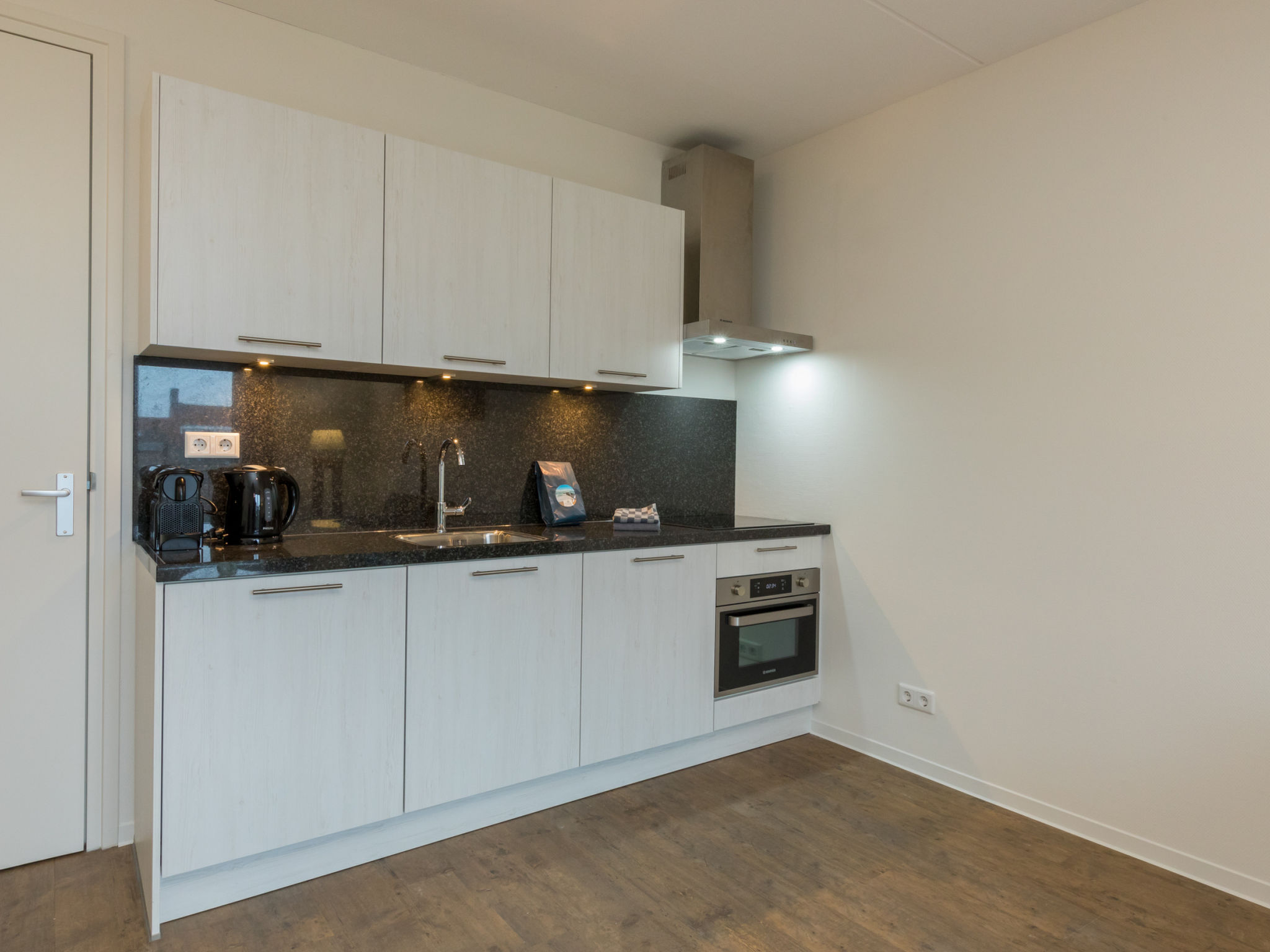 <P><Br />2-Persoons appartement:  52<Br /><Br /><Strong>Accommodatie</Strong><Br />Vakantie vieren in luxe en comfort. Het 2-kamer appartement biedt u alle ruimte voor een onbezorgde vakantie. De ruim..