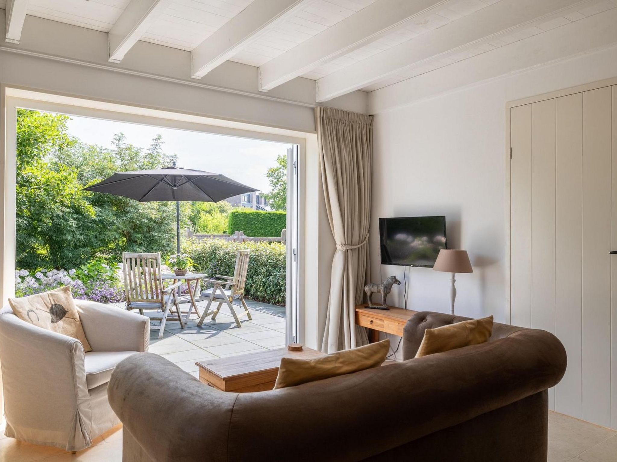 <P> </P><P>Deze vrijstaande accommodatie biedt je een heerlijk rustig toevluchtsoord, met de privilege van absolute privacy. Gelegen aan een rustig doodlopend stukje weg, verblijf je in het beste van ..