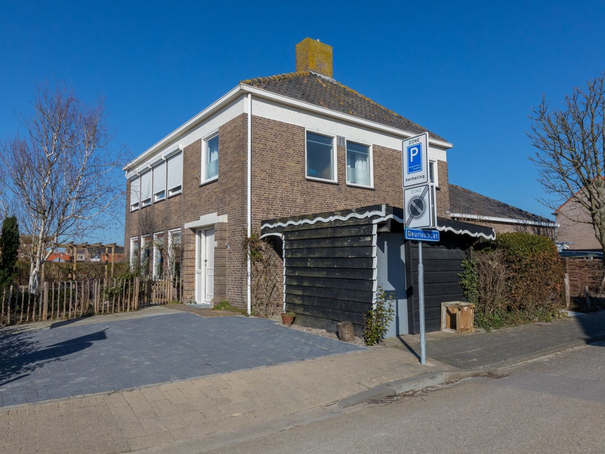 OranjeHuis - Buiten