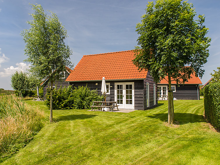 "Zeeuwse Cottage Wemeldinge", 4-Zimmer-Landhaus 60 m2. Schön eingerichtet: Eingang mit sep. WC. 1 kleines Zimmer mit 1 Bett (90 cm, Länge 200 cm). Offenes Wohn-/Esszimmer mit Esstisch und Digital-TV..