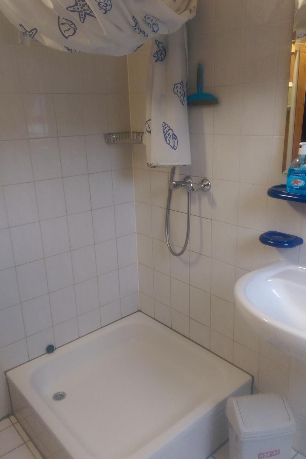 Gemütliches Haus mit komplett umzäuntem Garten-Binnen