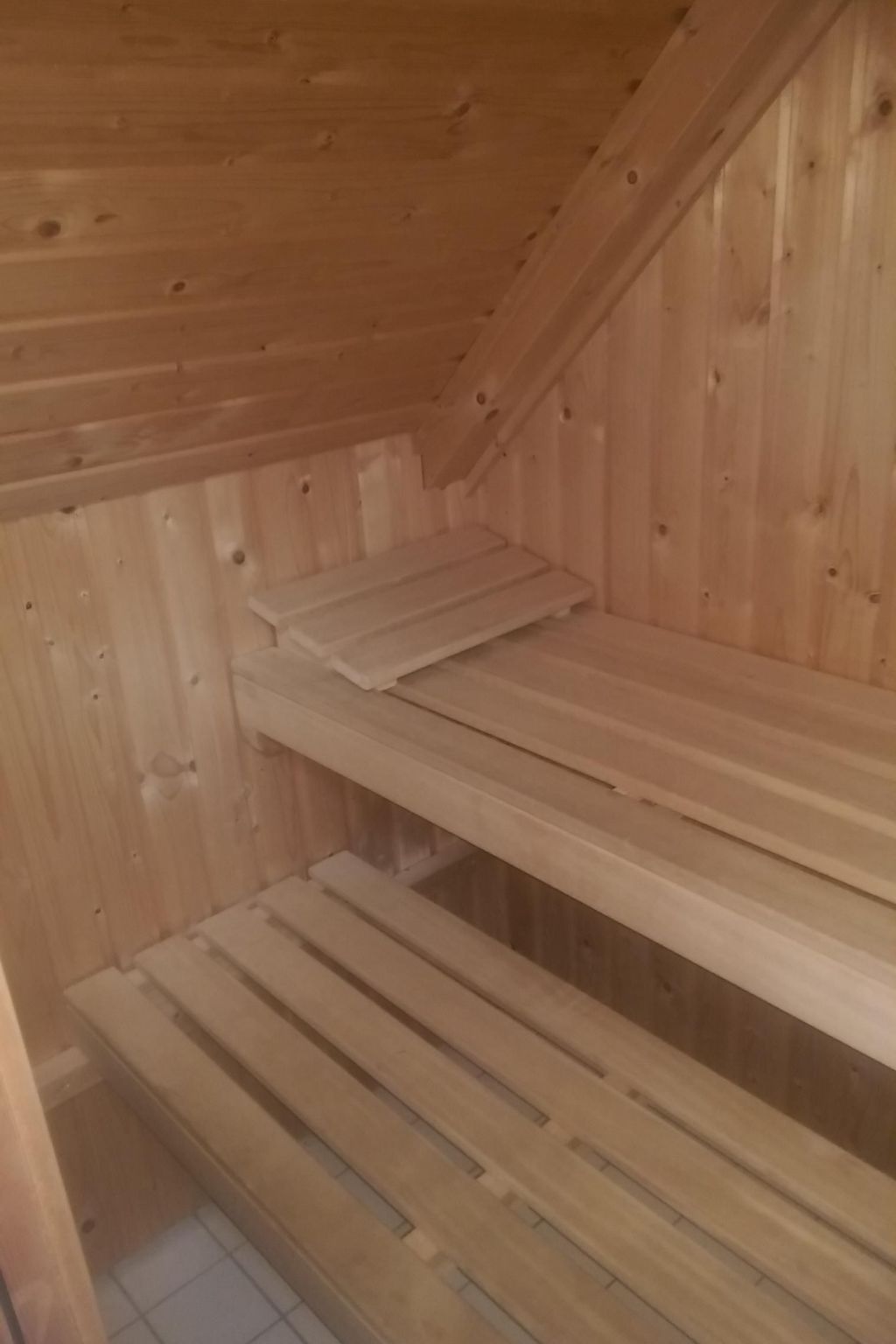 Gemütliches Haus mit komplett umzäuntem Garten-Binnen