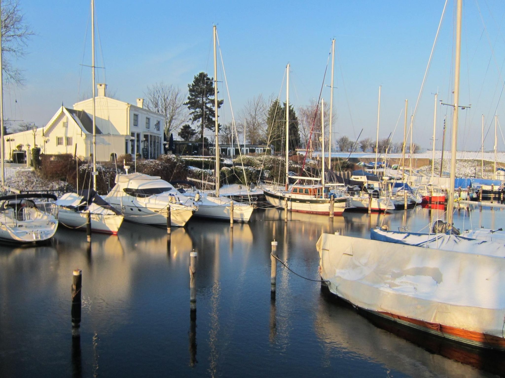 Gemütliches Haus mit komplett umzäuntem Garten-Binnen