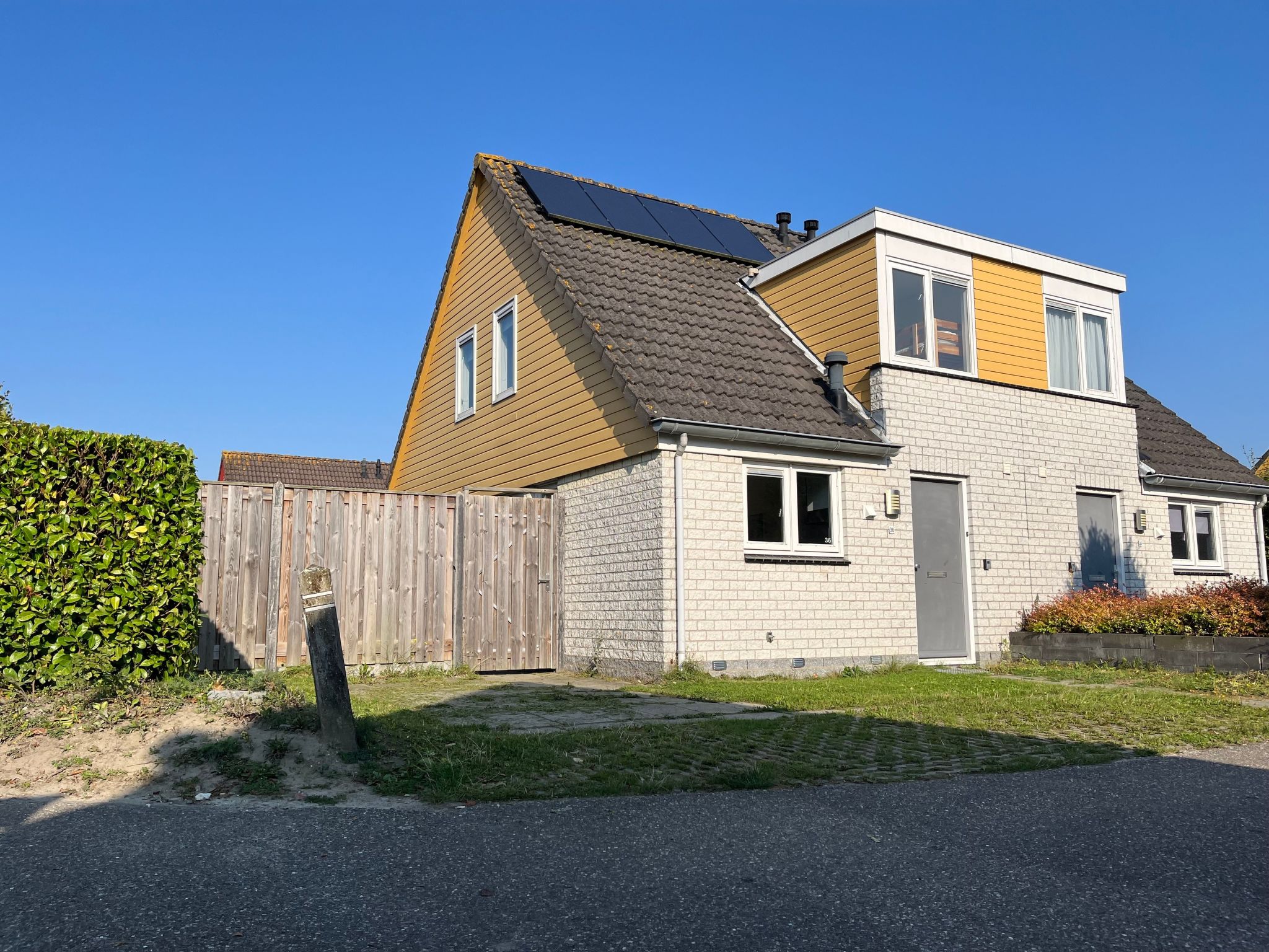 Gezinsvriendelijke vakantie woning in Zeeland (Wemeldinge)

Luxe gezinsvriendelijke vakantie woning gelegen op Villapark de Oesterbaai in Wemeldinge (Zeeland) aan de Oosterschelde. Op 200 meter van he..