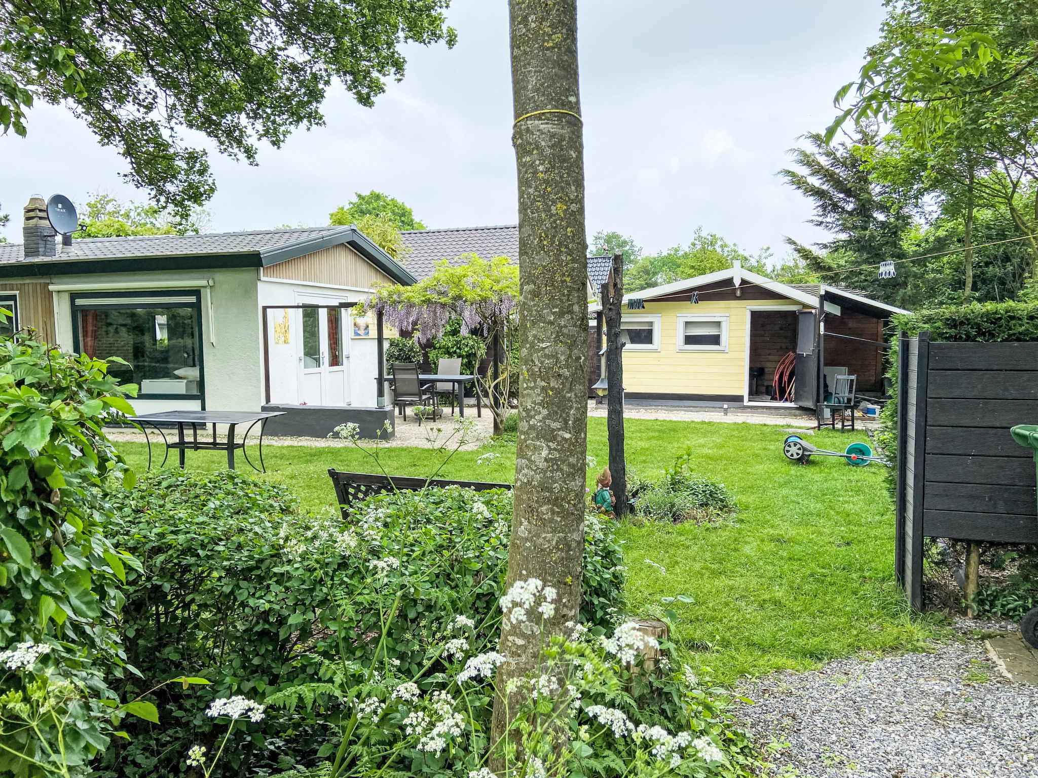 Kleines Haus mit Garten, direkt hinter dem Deich