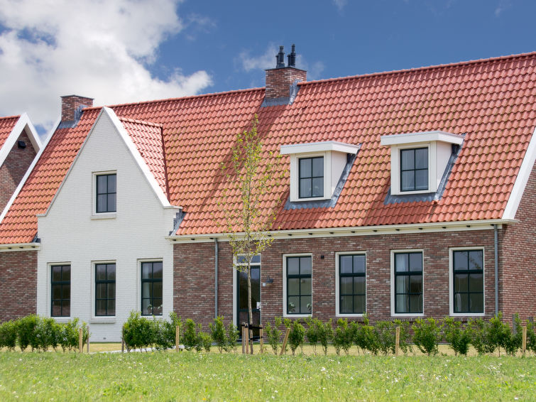 "12p. Groepswoning zwembad", villa 7-kamers 260 m2 op 2 verdiepingen. Comfortabel ingericht: hal met aparte WC. 4 kamers, elke kamer heeft 2 bedden (90 cm, lengte 210 cm), douche/WC en Flatscreen TV. ..