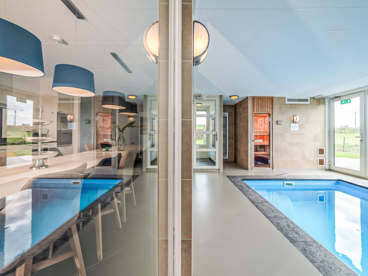 "12p. Groepswoning zwembad", villa 7-kamers 260 m2 op 2 verdiepingen. Comfortabel ingericht: hal met aparte WC. 4 kamers, elke kamer heeft 2 bedden (90 cm, lengte 210 cm), douche/WC en Flatscreen TV. ..