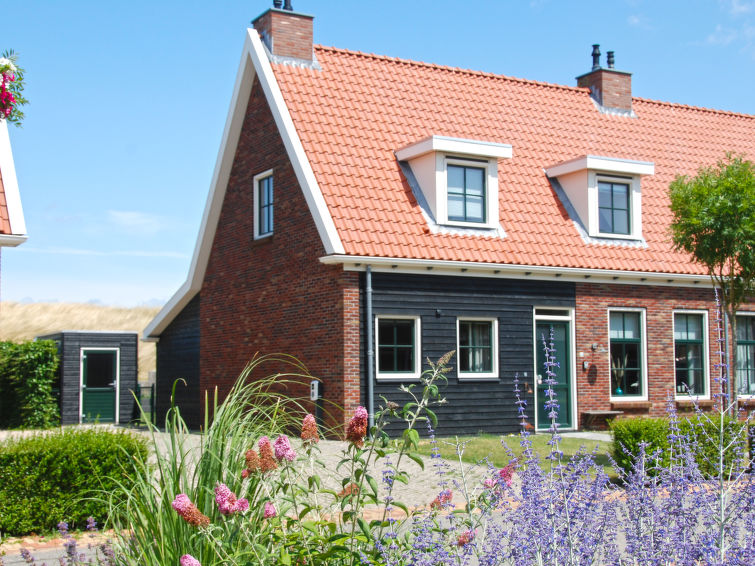 "8 persoons Dijkwoning", huis in een rij 5-kamers 126 m2. Comfortabel ingericht: woon-/eetkamer met eettafel en TV (Flatscreen TV). Uitgang naar de tuin, naar het terras. 1 kamer met 2 bedden (90 cm, ..