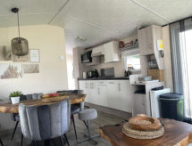 Modern strandappartement met zwembad in Beach Resort Kamperland - thumbnail 3
