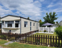 Strandappartement met tuin en zwembad bij Beach Resort Kamperland - thumbnail 1