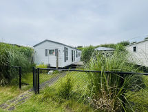 Modern strandappartement met golfbaan en verwarmd zwembad in Kamperland - thumbnail 1