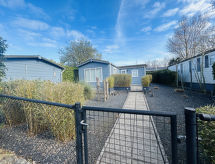 Strandbungalow voor 4 personen met zwembad op Beach Resort Kamperland - thumbnail 2