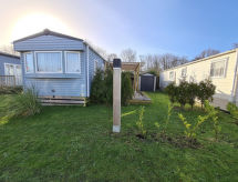 Modern strandhuisje voor 6 personen op Beach Resort Kamperland - thumbnail 1