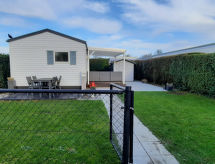 Modern strandappartement met golf en zwembad in Kamperland - thumbnail 2