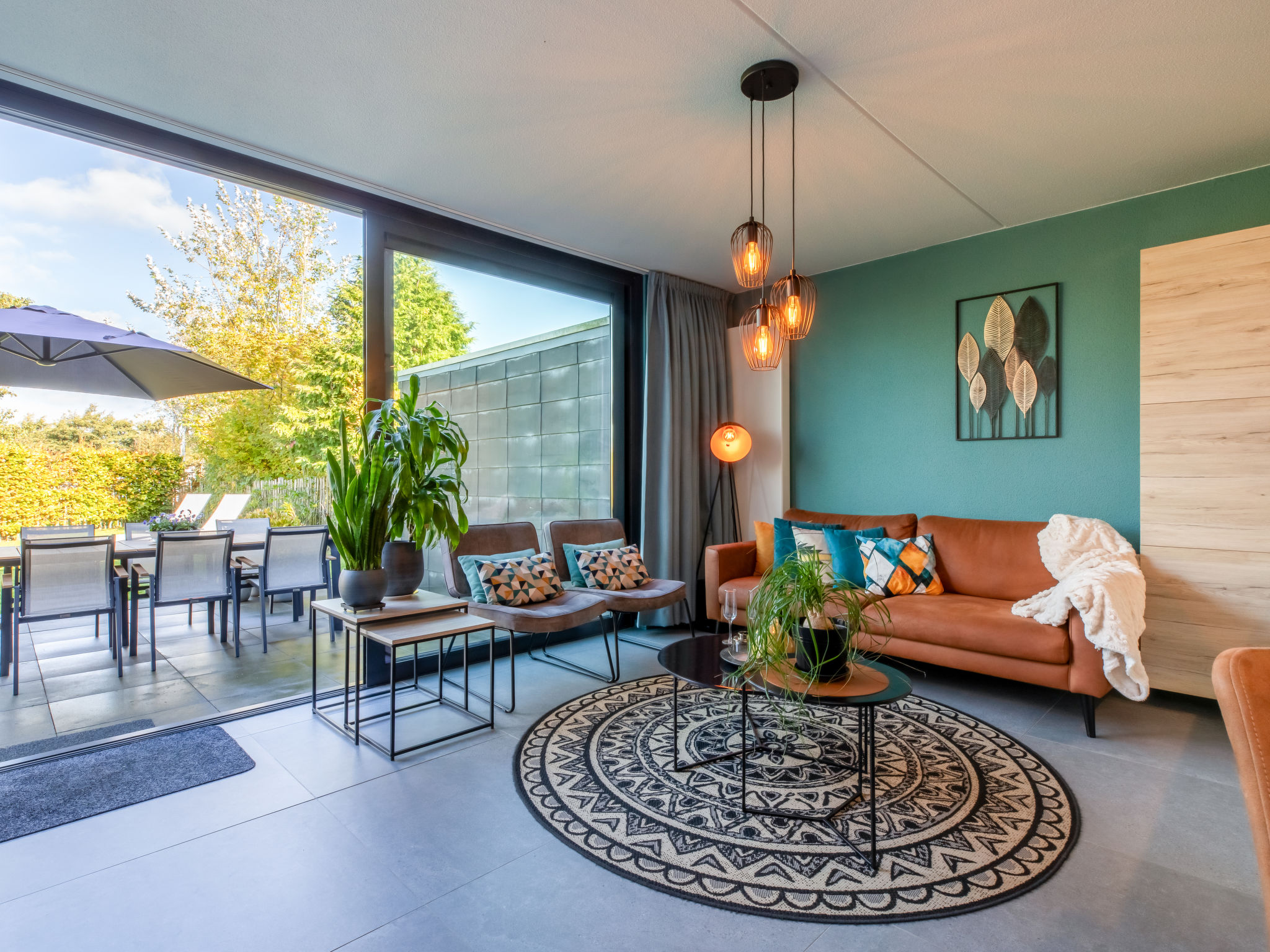 "Solipi", huis in een rij 3-kamers 60 m2. Comfortabel en stijlvol ingericht: kleine hal. Woon-/eetkamer met TV en internationale TV-zenders. Uitgang naar het terras. Open keuken (afwasmachine, 4 kookp..