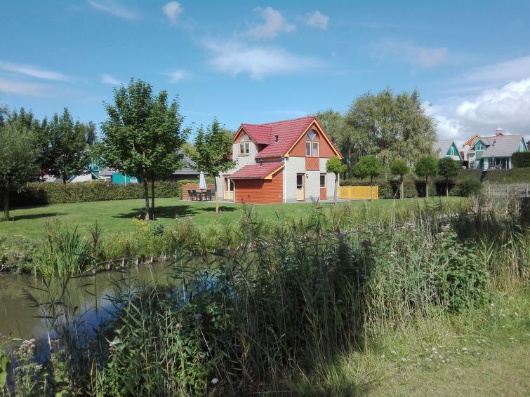 Einmalige, ruhige Ferienvilla im Grünen