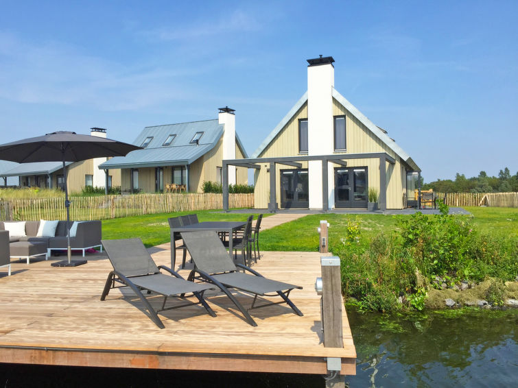 Aan het strand: ruim vakantiehuis met sauna en whirlpool in Tholen in Tholen