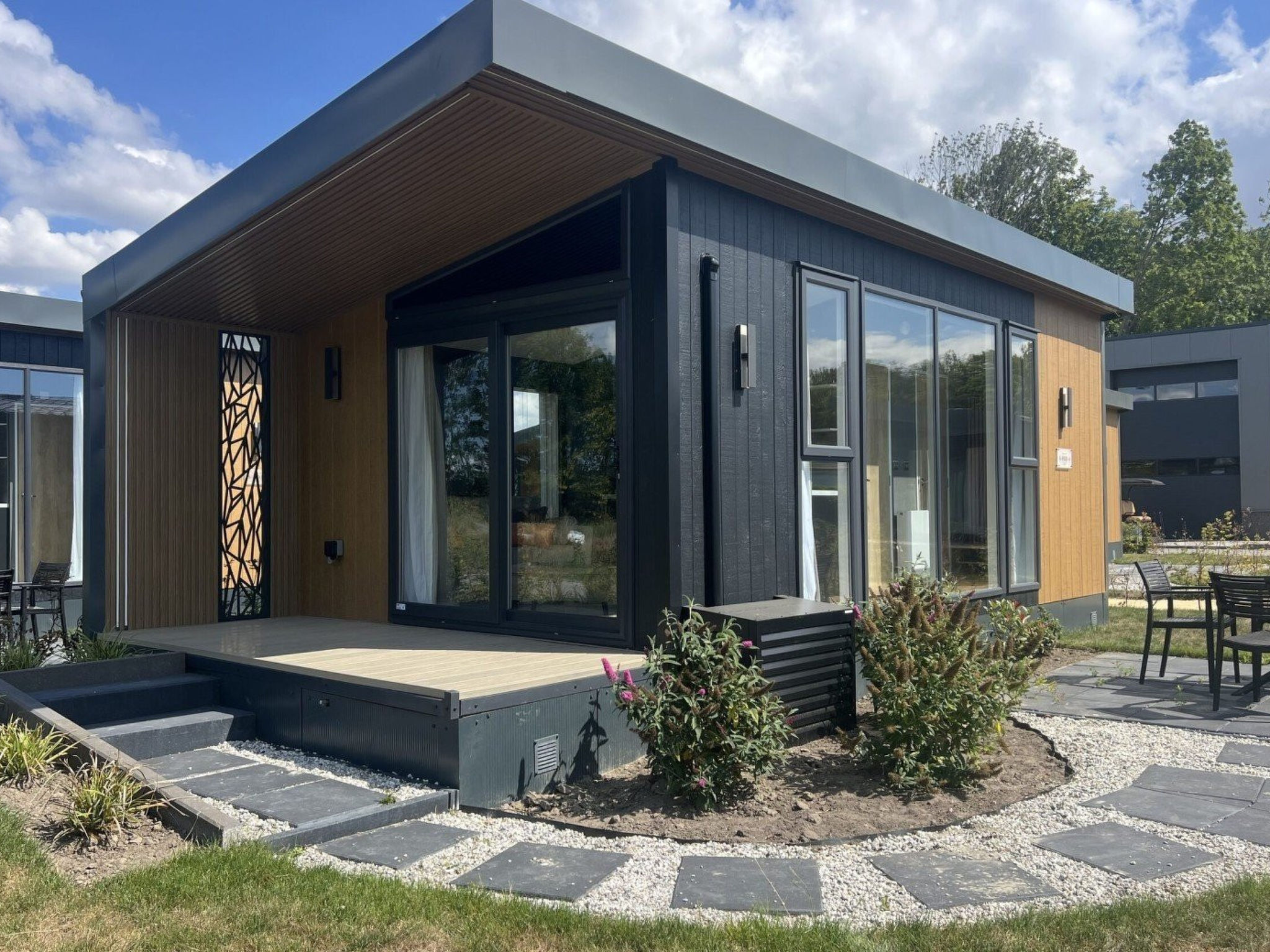 Vakantiepark de Zeeuwse Parel – Hotel Chalet — view 1 of 16
