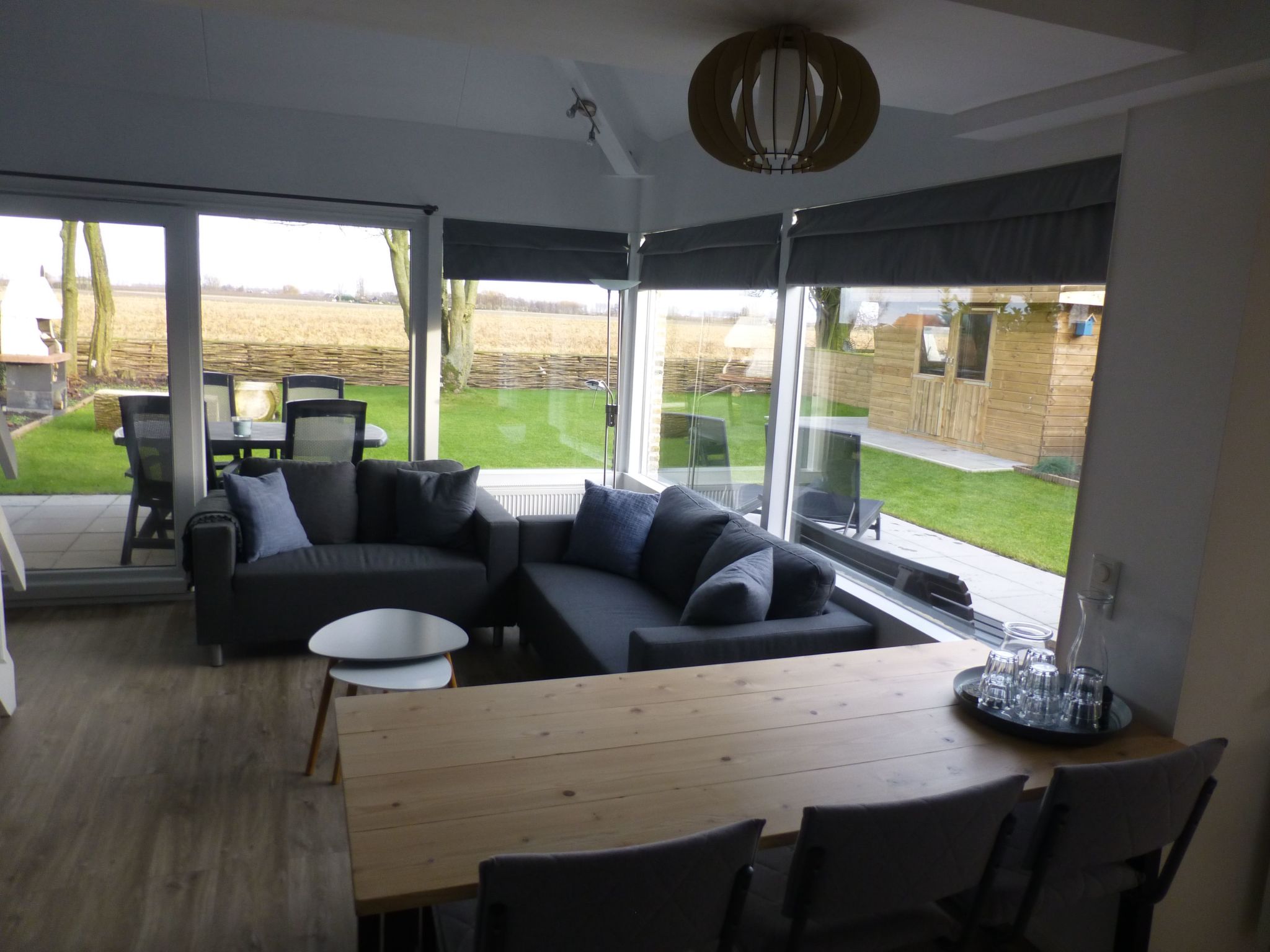 Neuer schöner Bungalow-Dedans