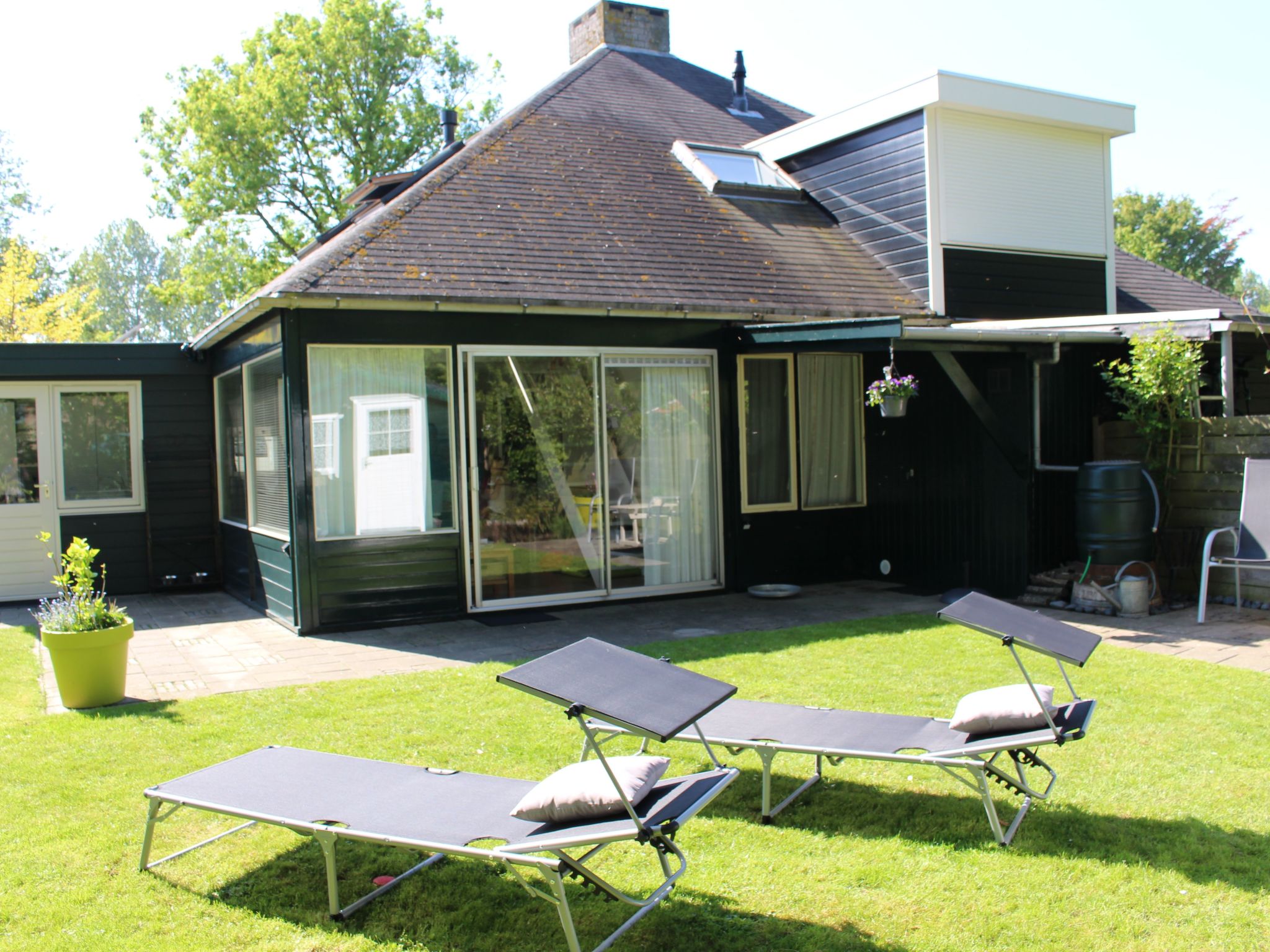 Mit Garten, Grill und Terrasse