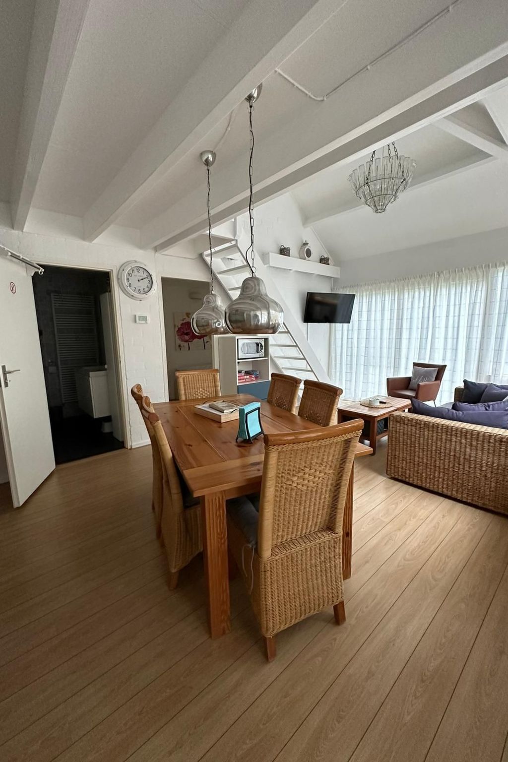 Mit Garten, Grill und Terrasse-Drinnen