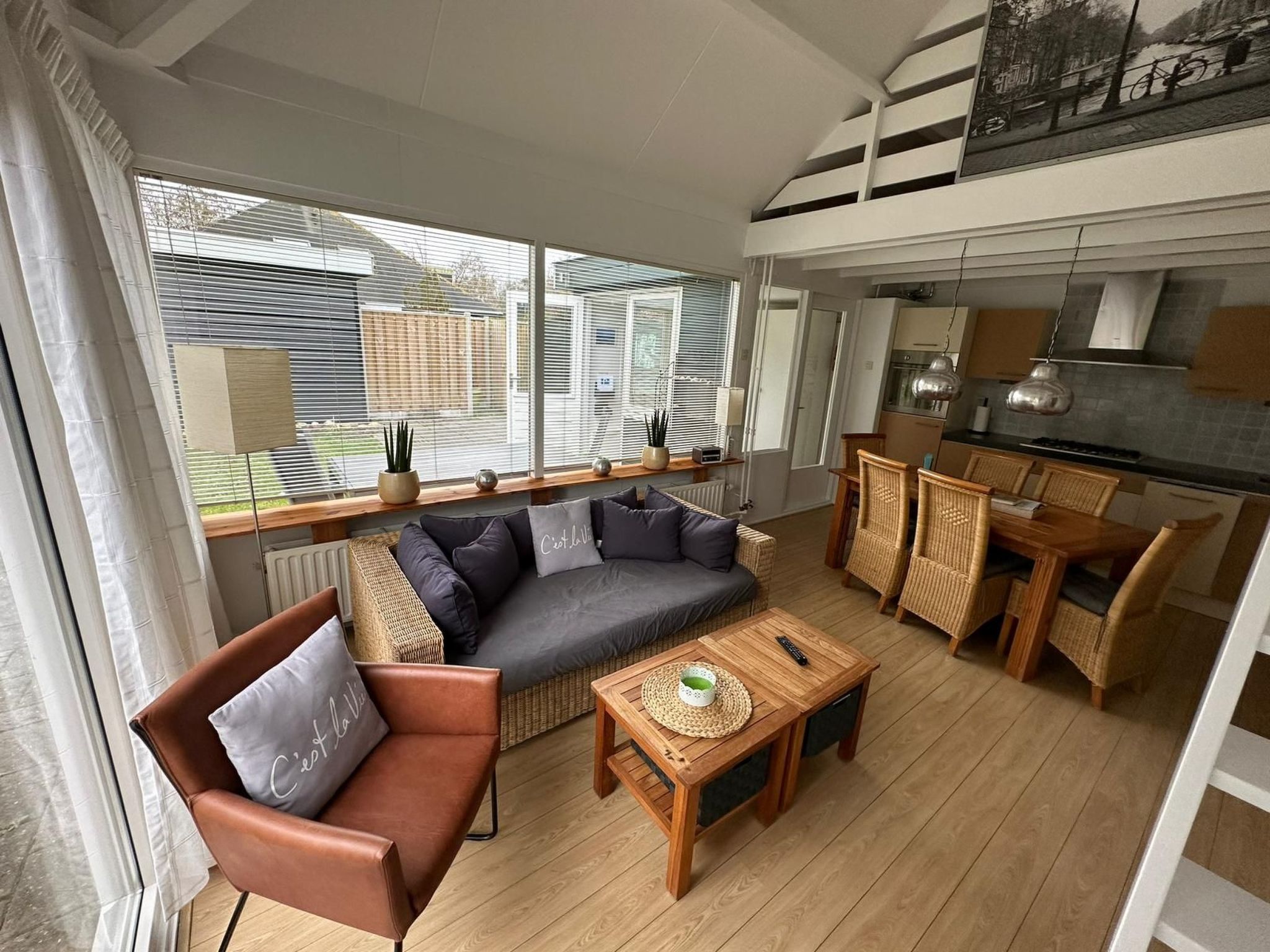 Mit Garten, Grill und Terrasse-Drinnen