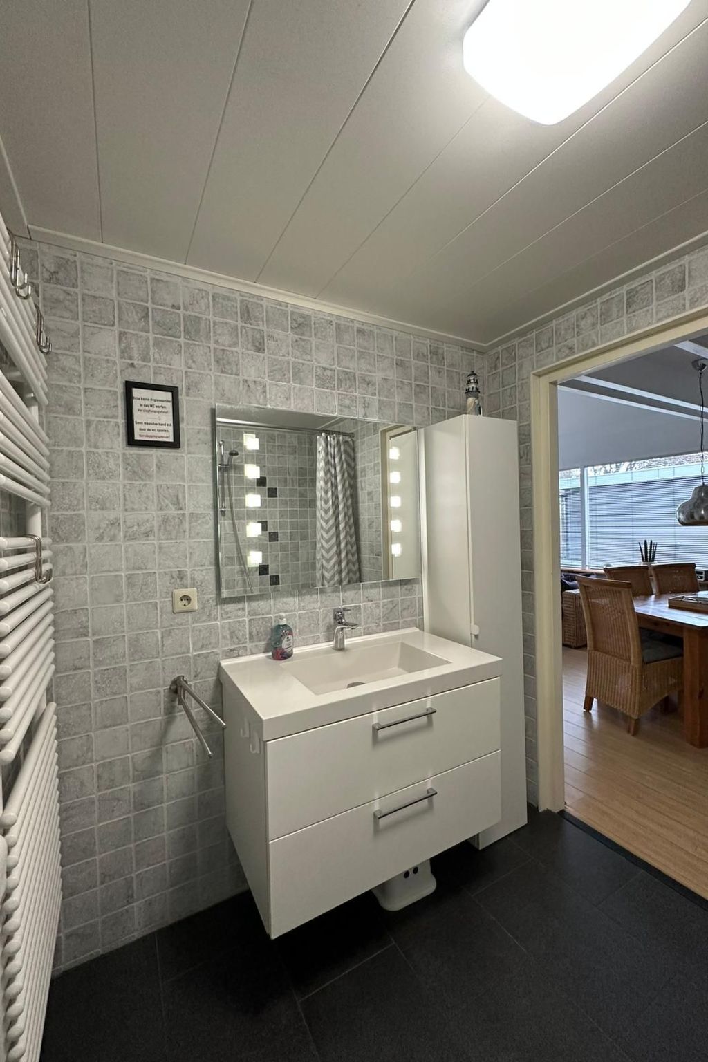 Mit Garten, Grill und Terrasse-Drinnen