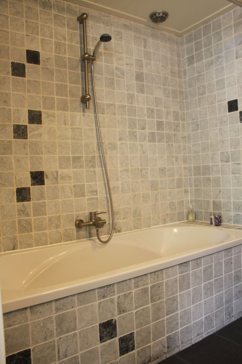 Mit Garten, Grill und Terrasse-Drinnen