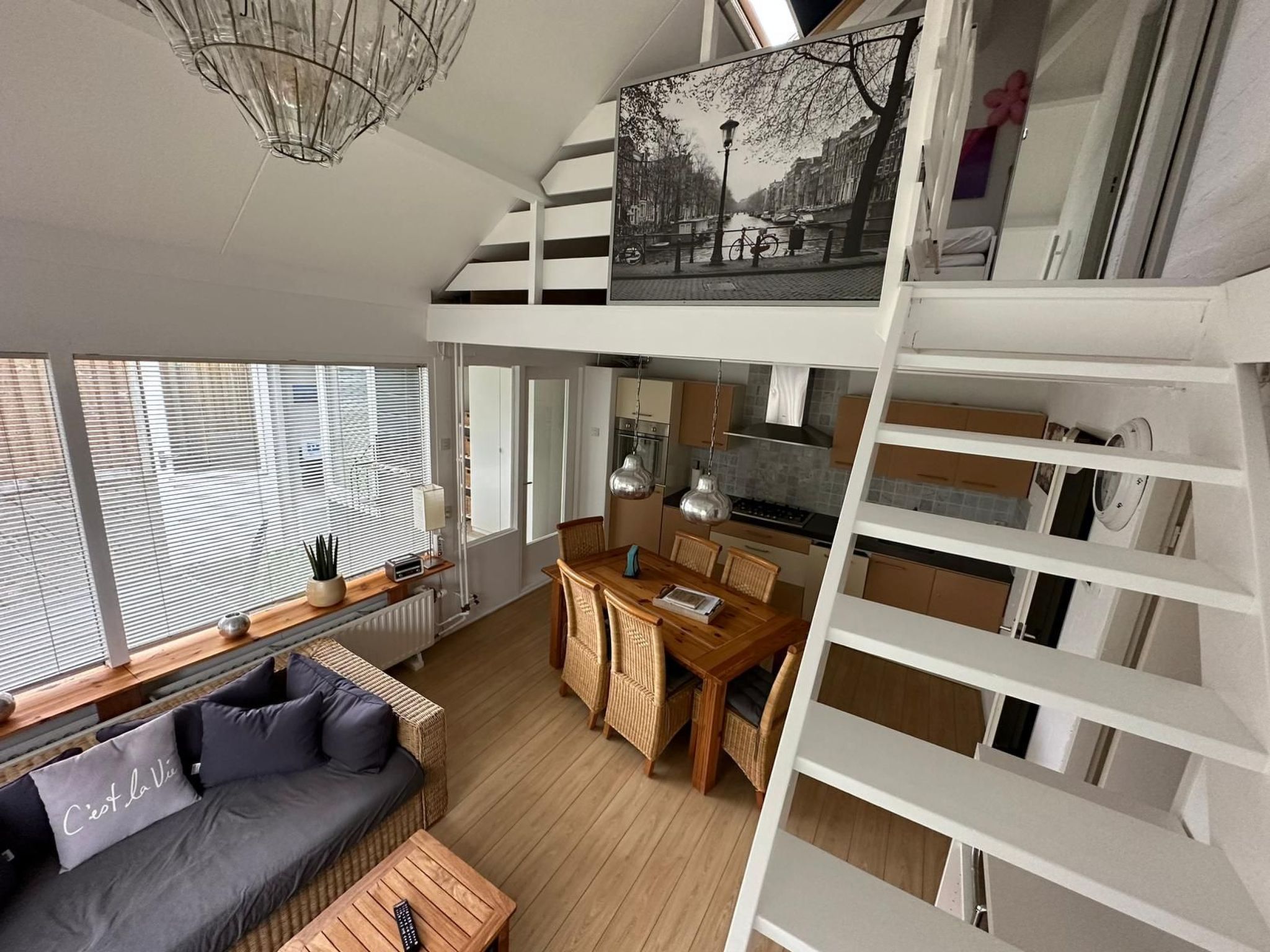 Mit Garten, Grill und Terrasse-Drinnen