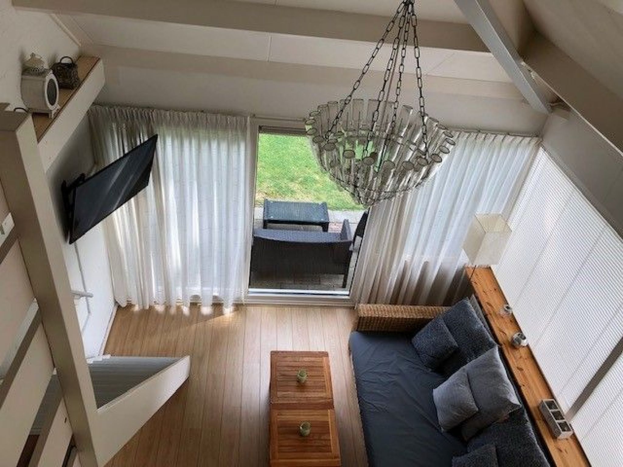 Mit Garten, Grill und Terrasse-Drinnen