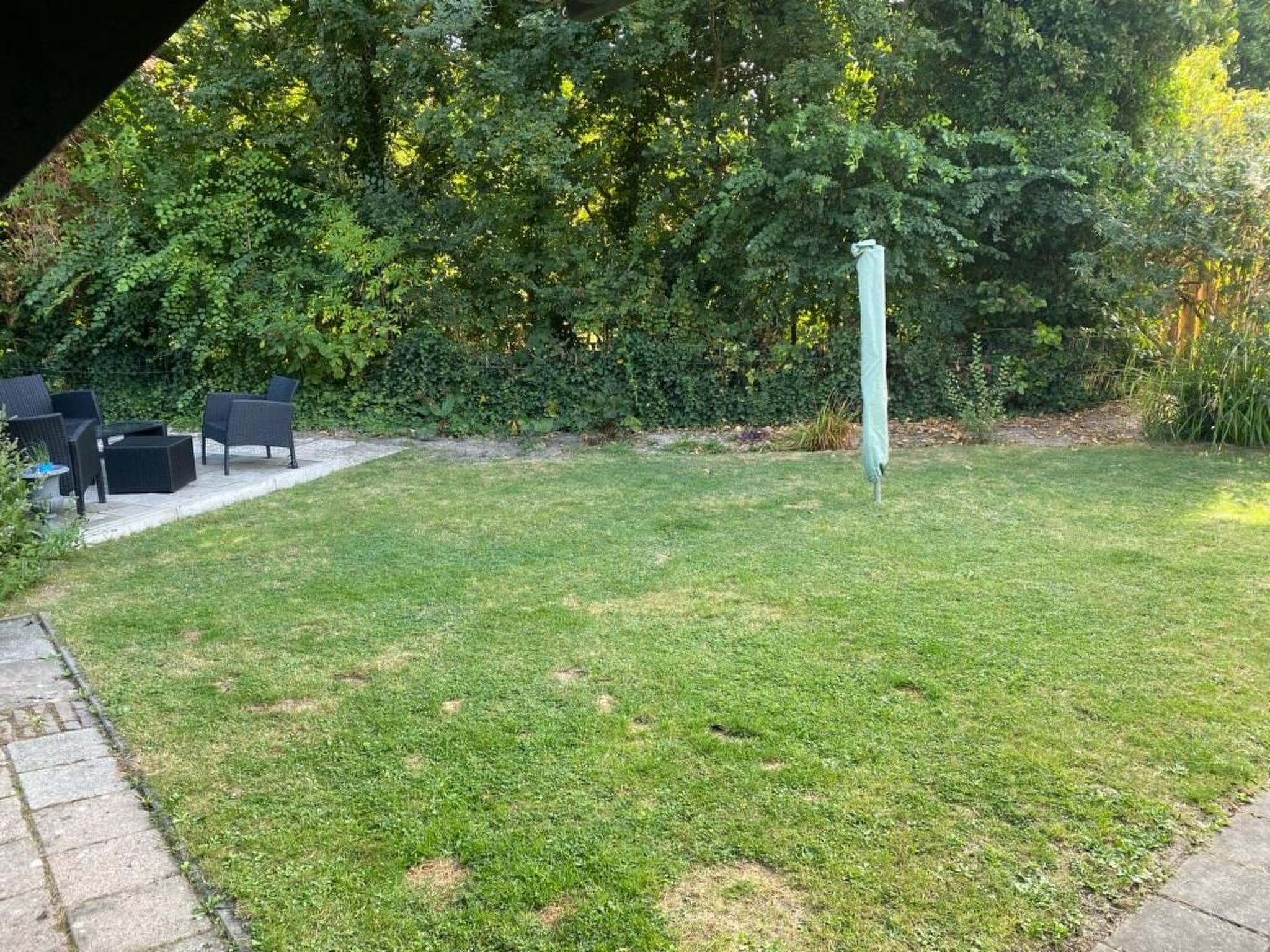 Mit Garten, Grill und Terrasse-Drinnen