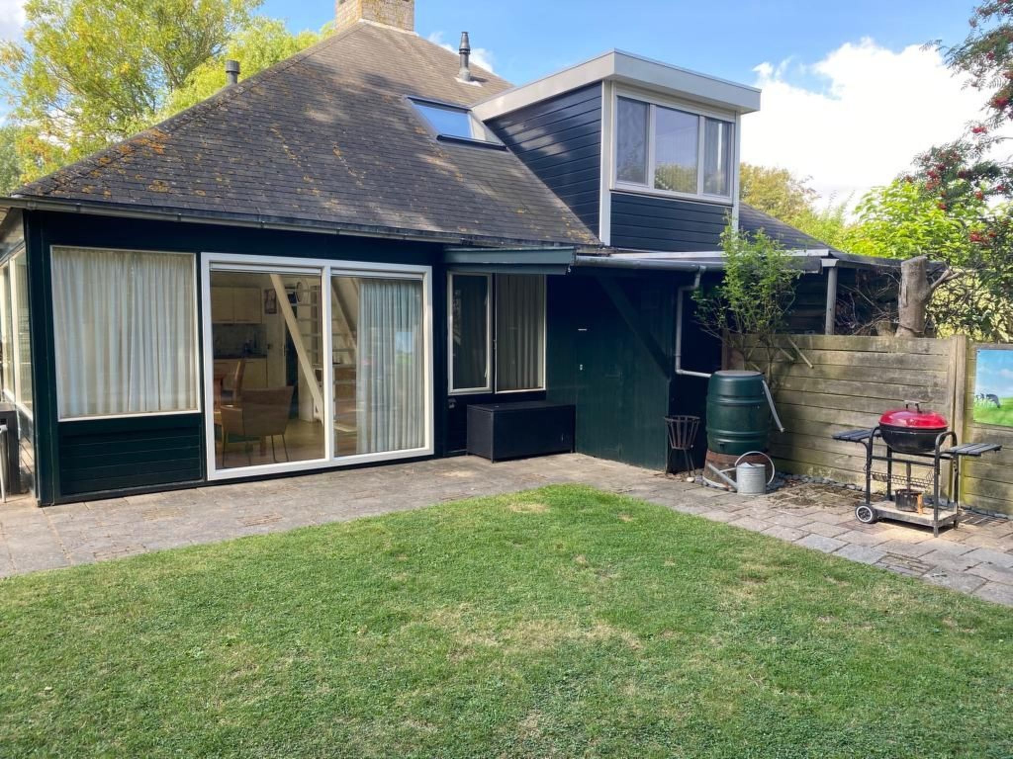 Mit Garten, Grill und Terrasse-Drinnen