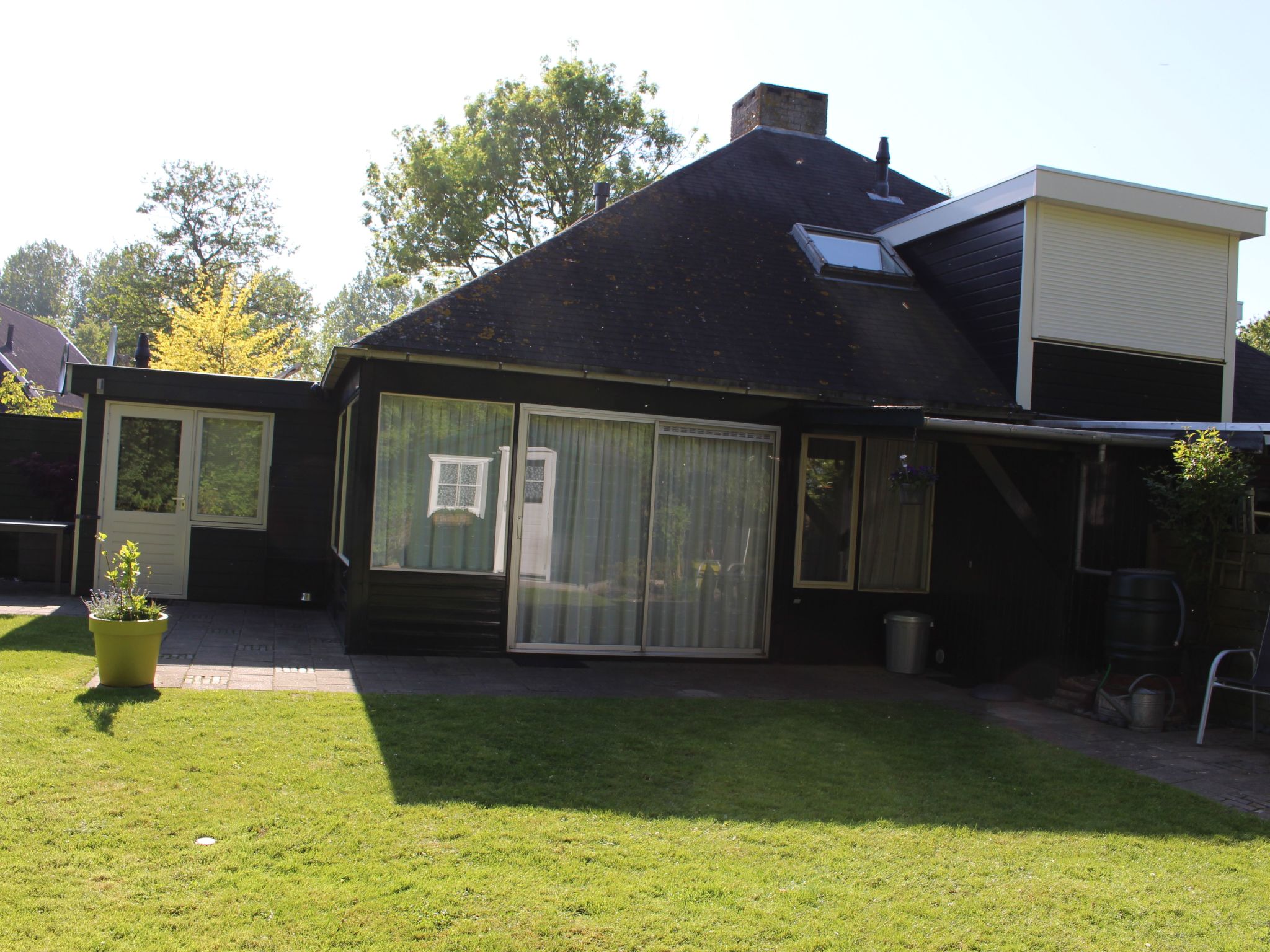 Mit Garten, Grill und Terrasse-Drinnen