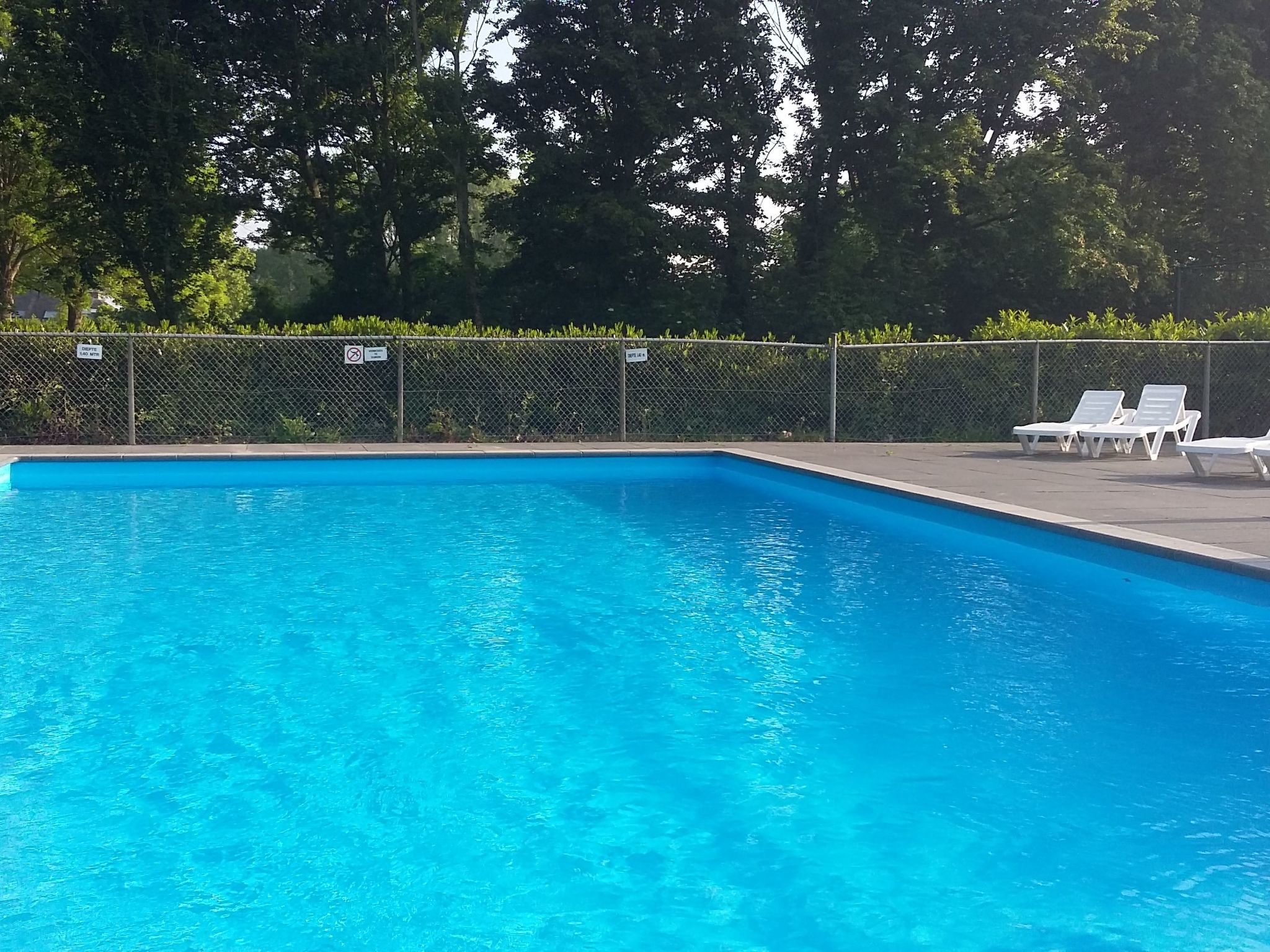 Mit Garten, Grill und Terrasse-Drinnen