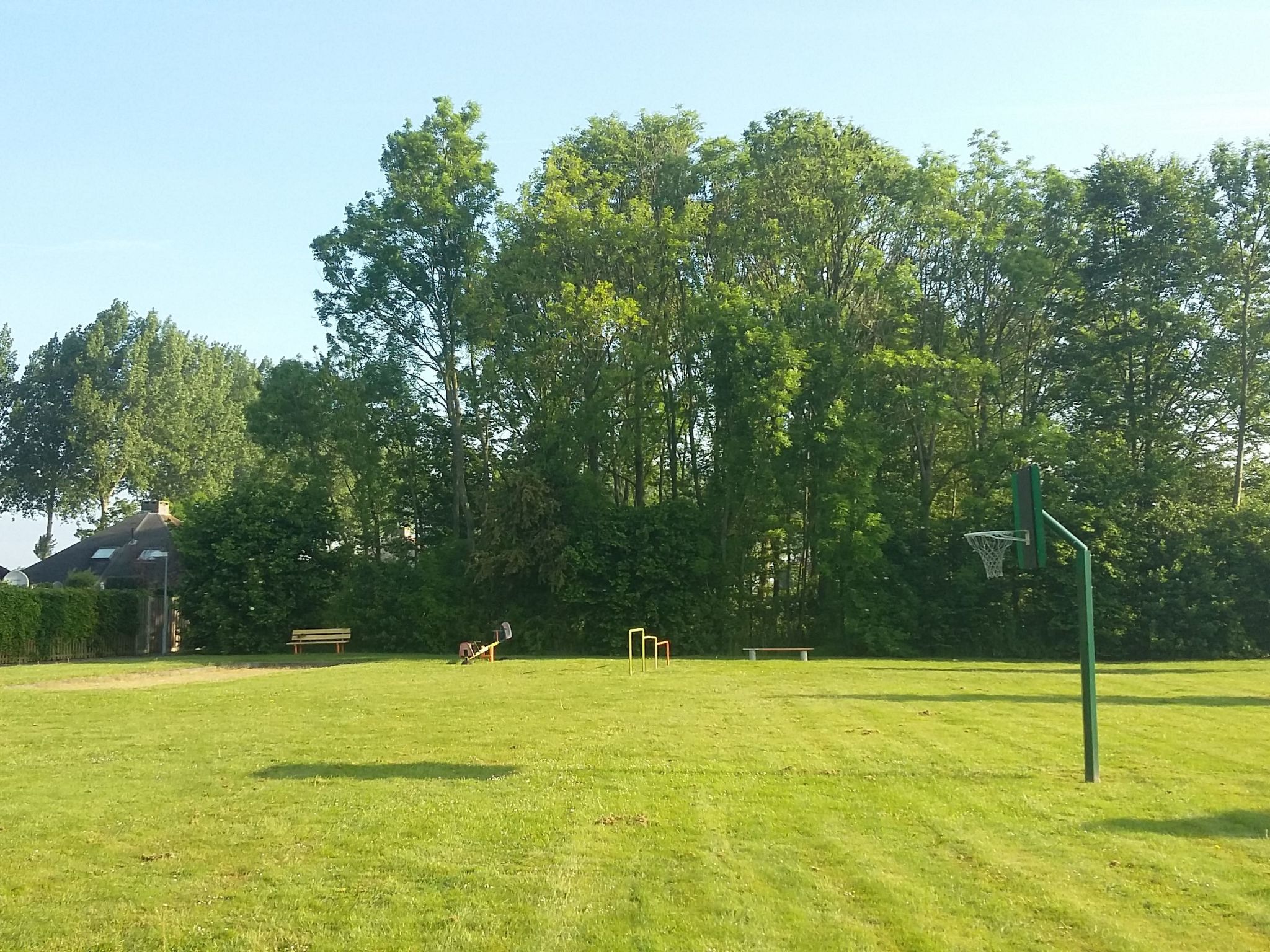 Mit Garten, Grill und Terrasse-Drinnen