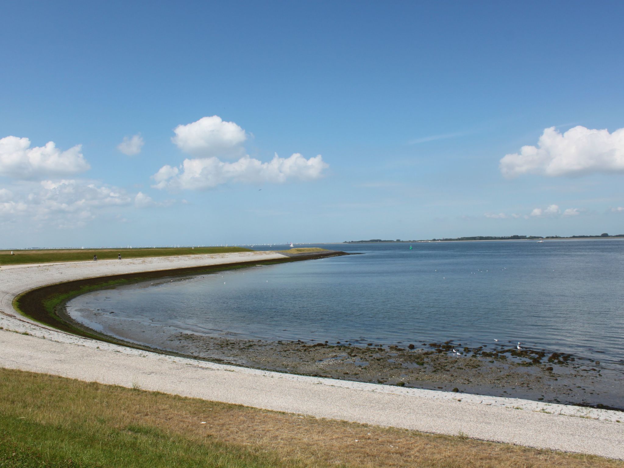 Mit Garten, Grill und Terrasse-Drinnen