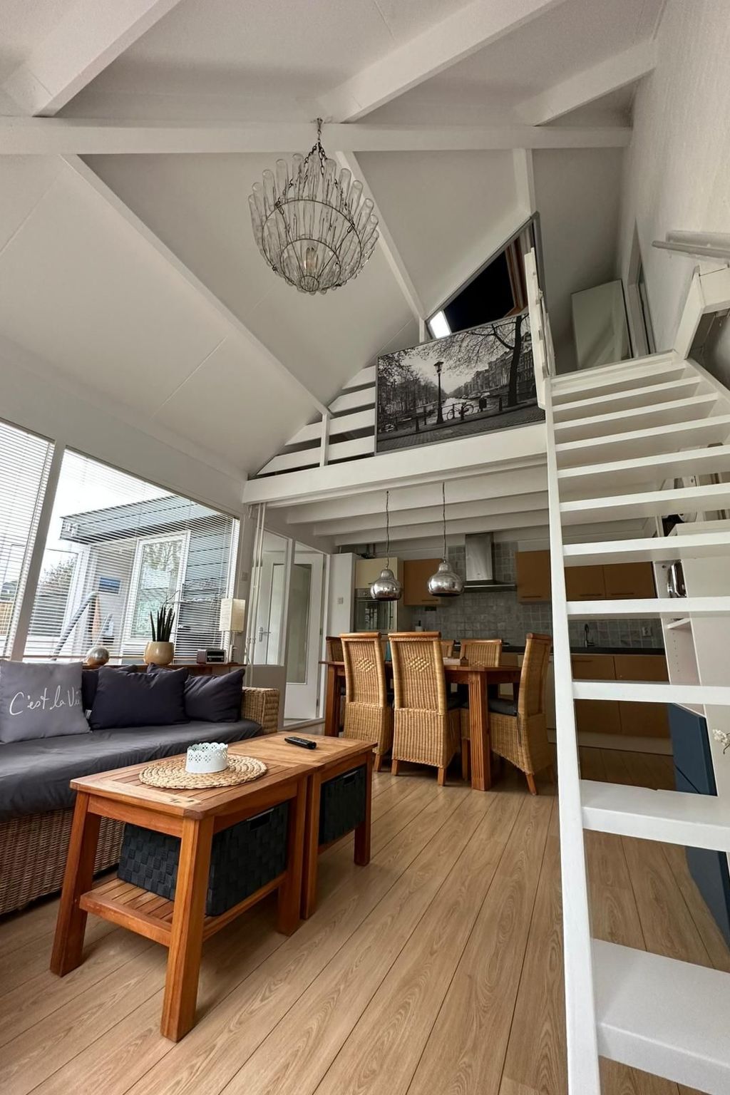 Mit Garten, Grill und Terrasse-Drinnen