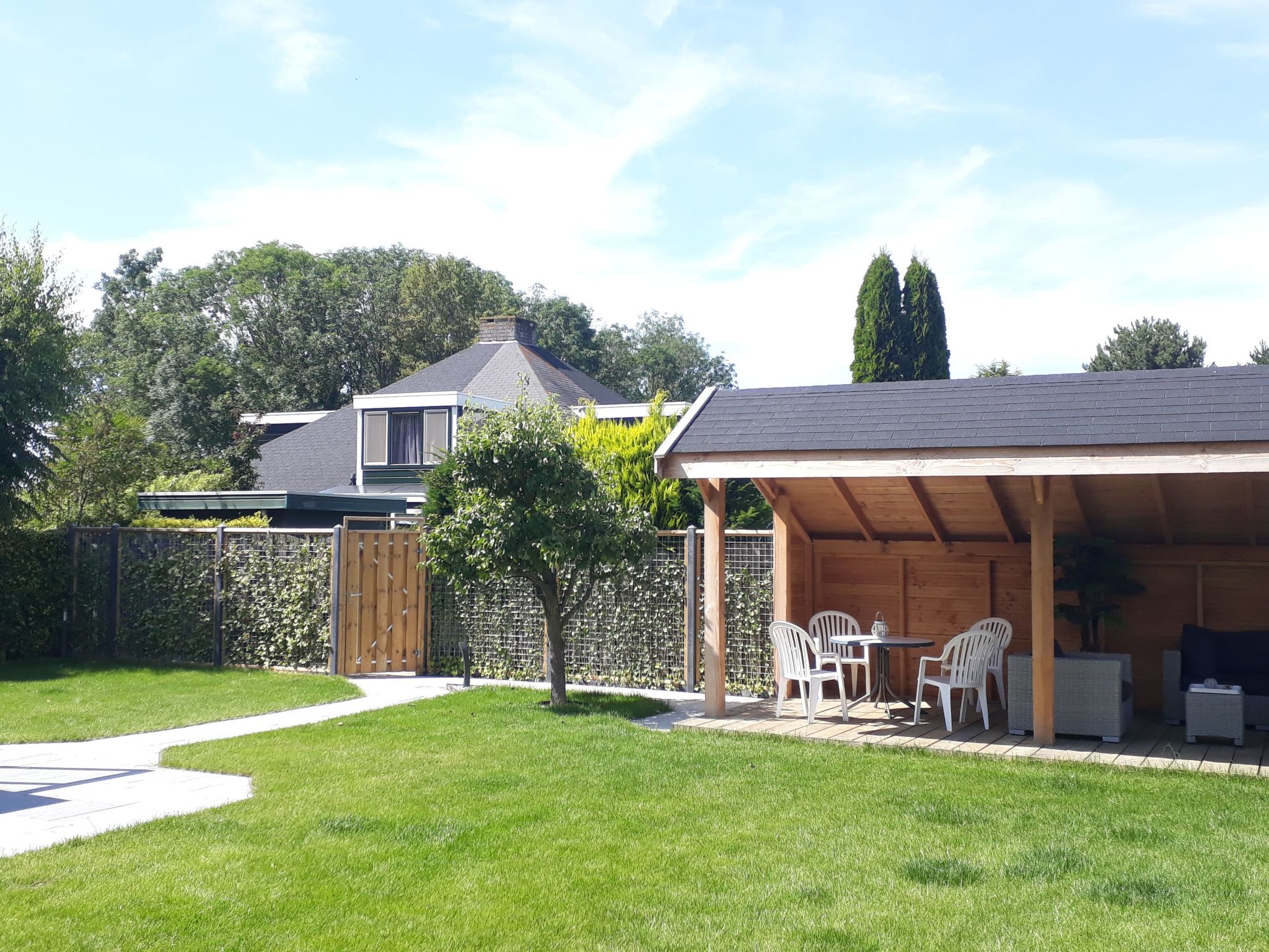 Mit privatem Garten und Terrasse-Drinnen