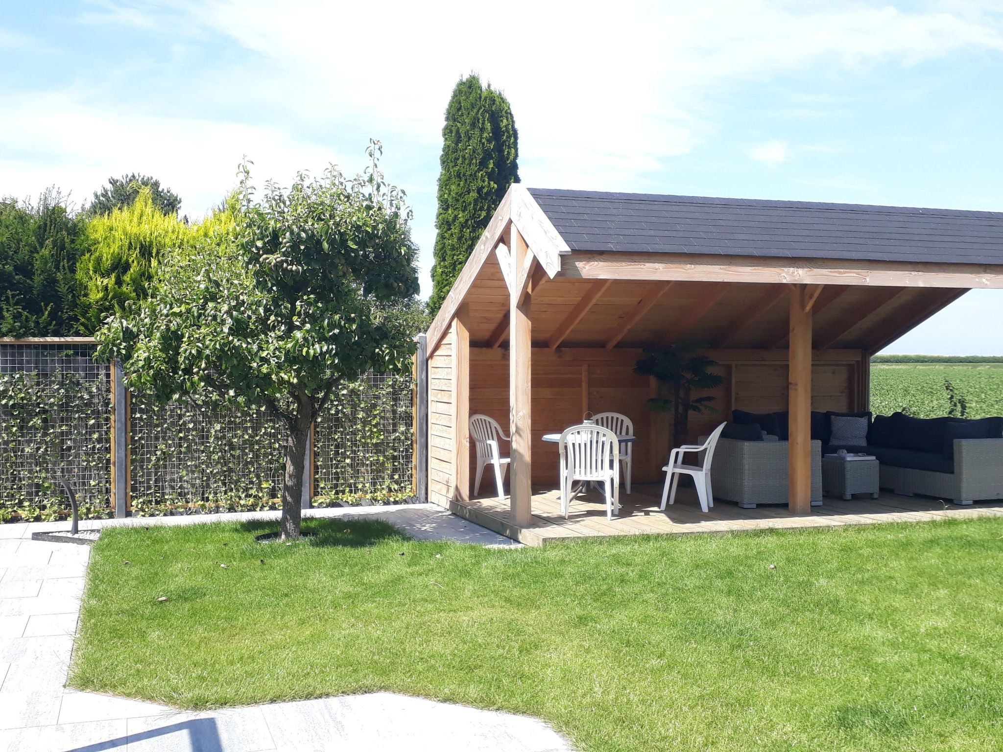 Mit privatem Garten und Terrasse-Drinnen