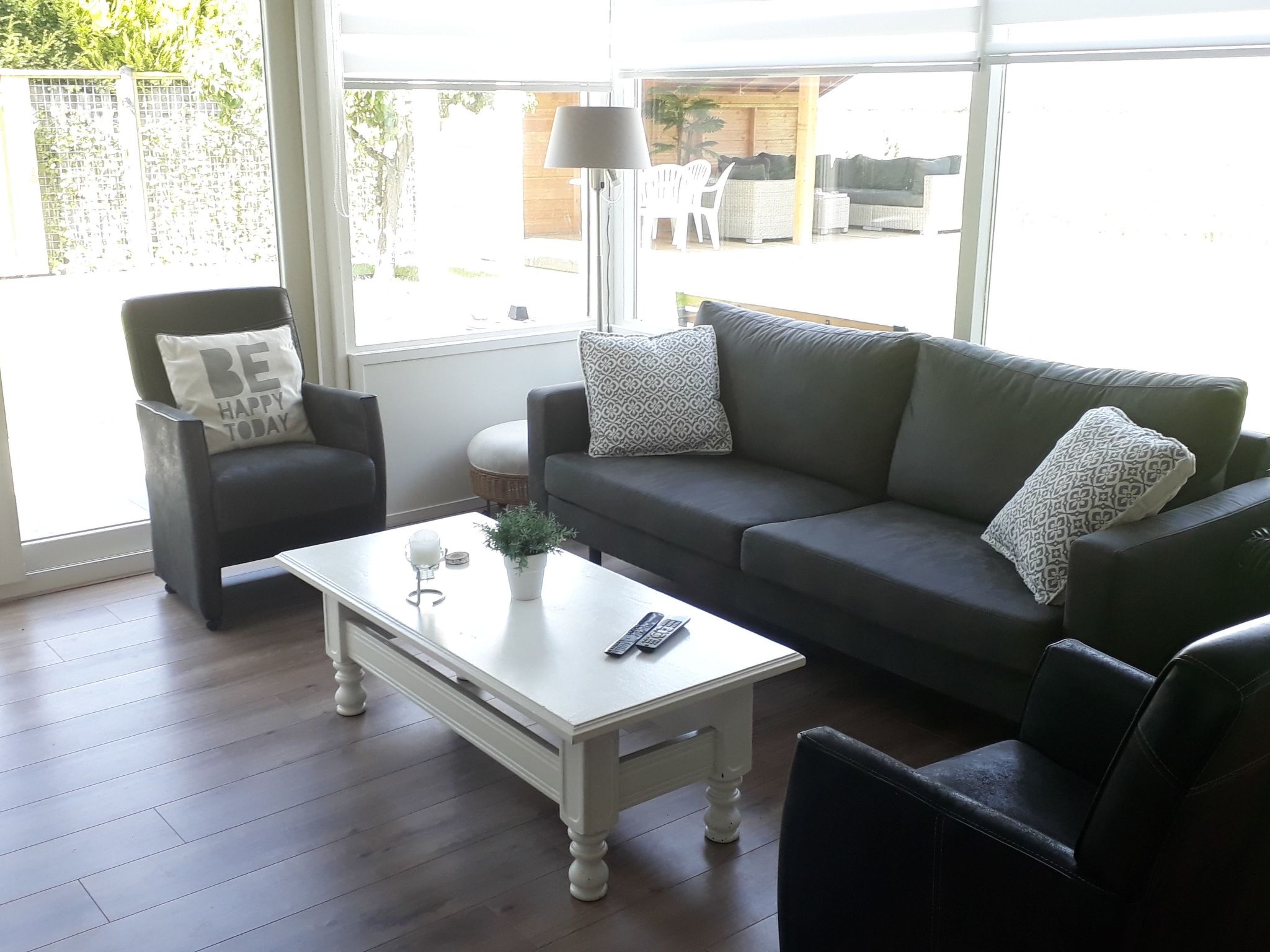 Mit privatem Garten und Terrasse-Drinnen