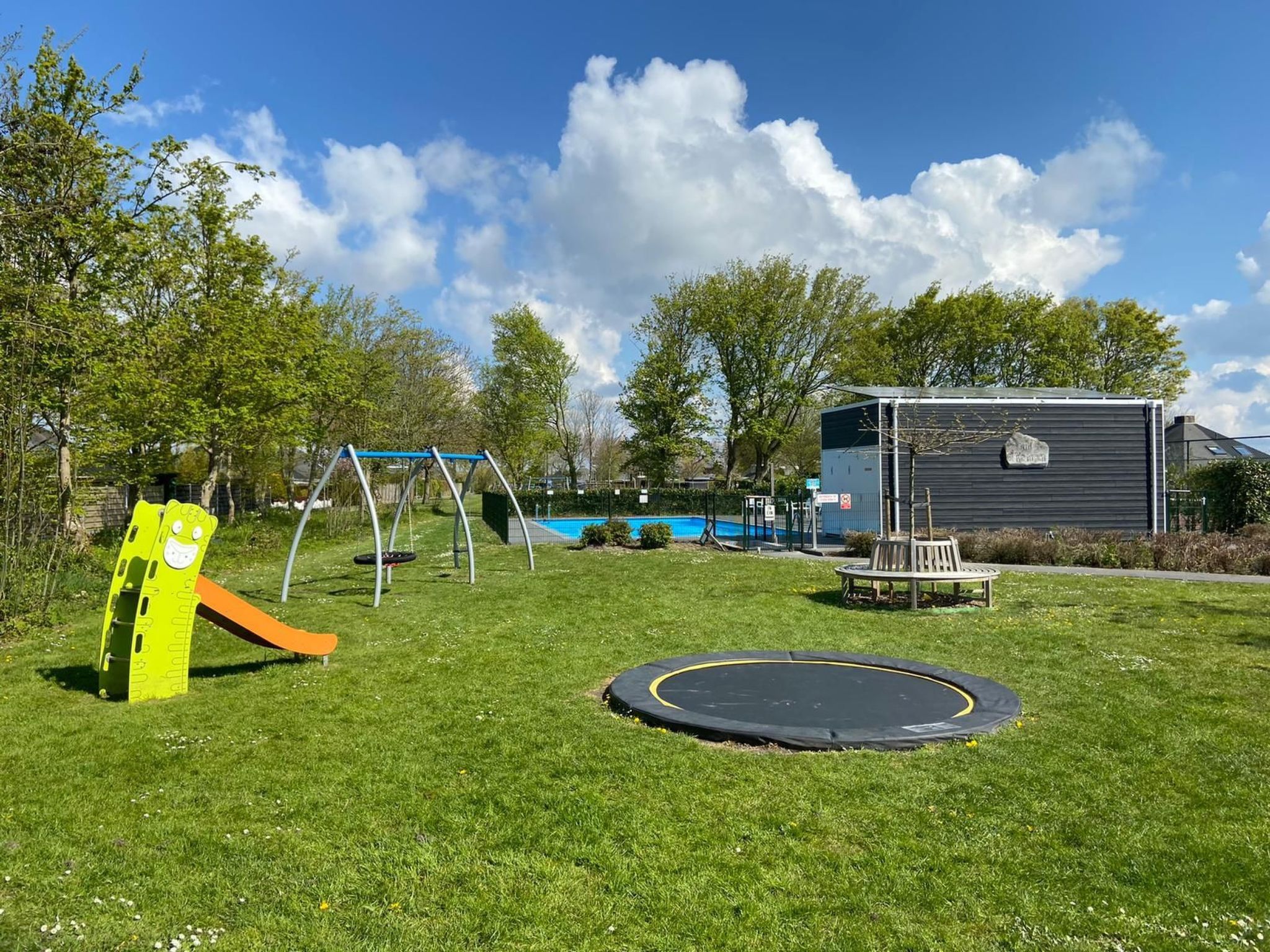 "Buurtweg 61"-Drinnen