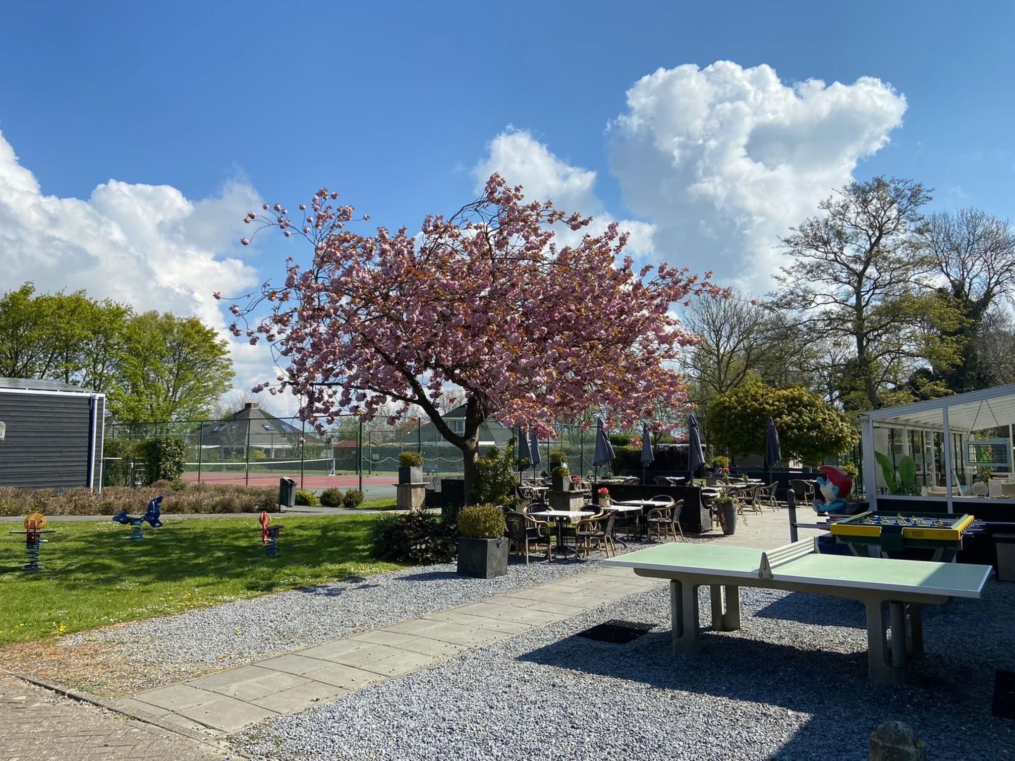 "Buurtweg 61"-Drinnen