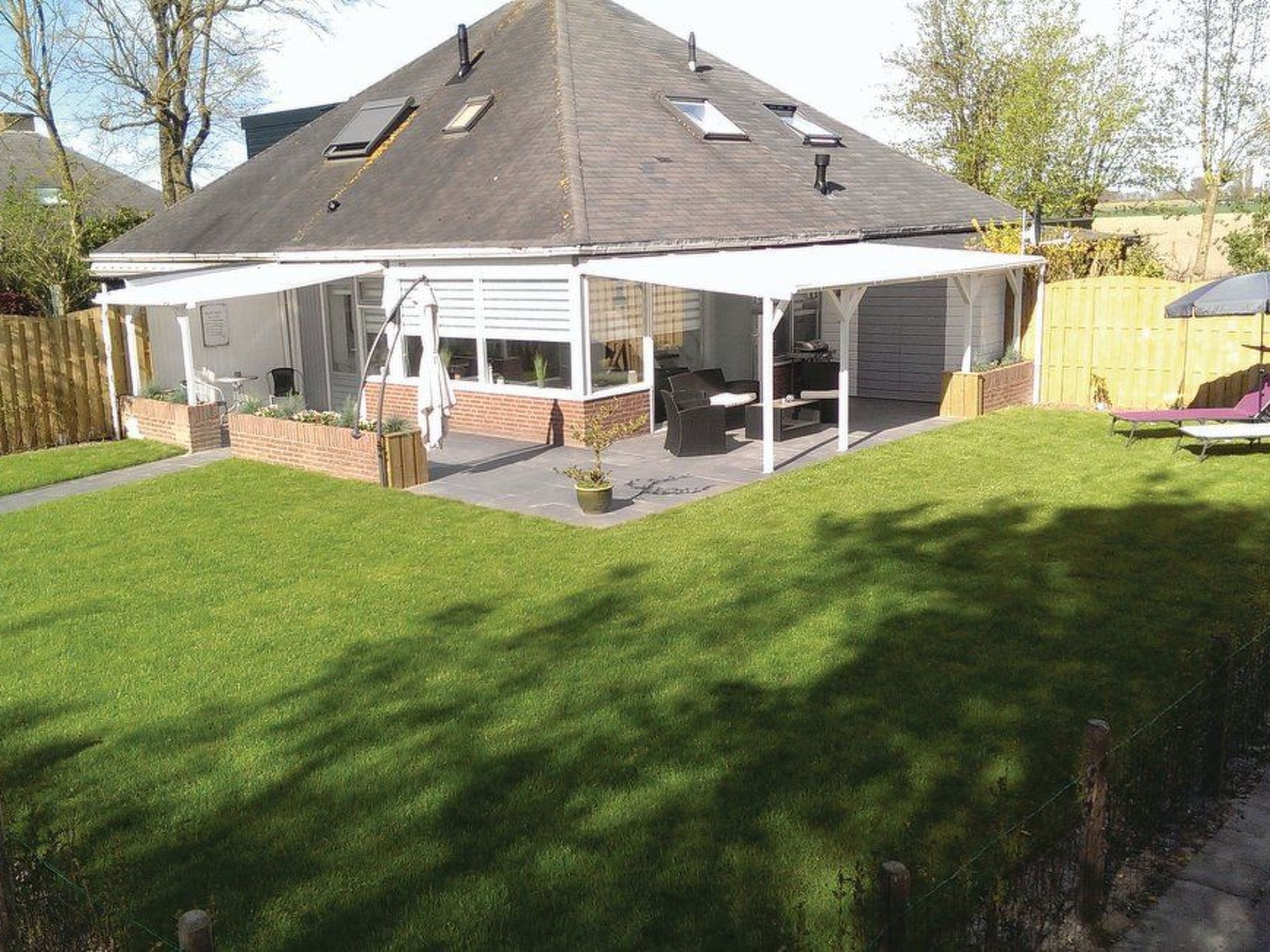 "Buurtweg213" mit Schwimmbad-Drinnen