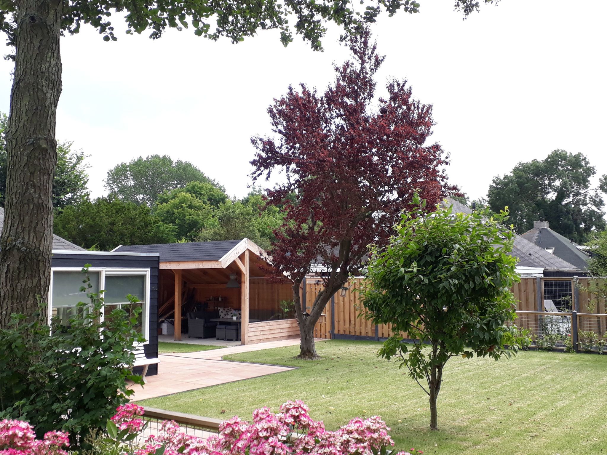 Geschakelde bungalow in een blok van vier, geschikt voor 6 personen (2 huisdieren max.), gelegen op een kleinschalig autovrij vakantiepark op loopafstand van het oude vissersdorp Stavenisse.

De ca. 2..