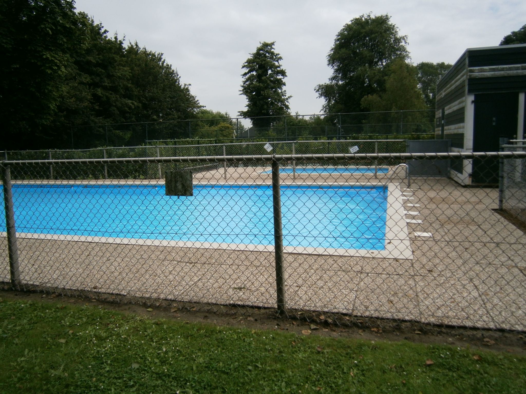 Doppelhaushälfte für sechs Personen in einem Ferienpark in der Nähe von Staveni-Dedans