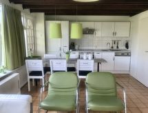 Gemütliches Vier-Personen-Bungalow mit Überdachung