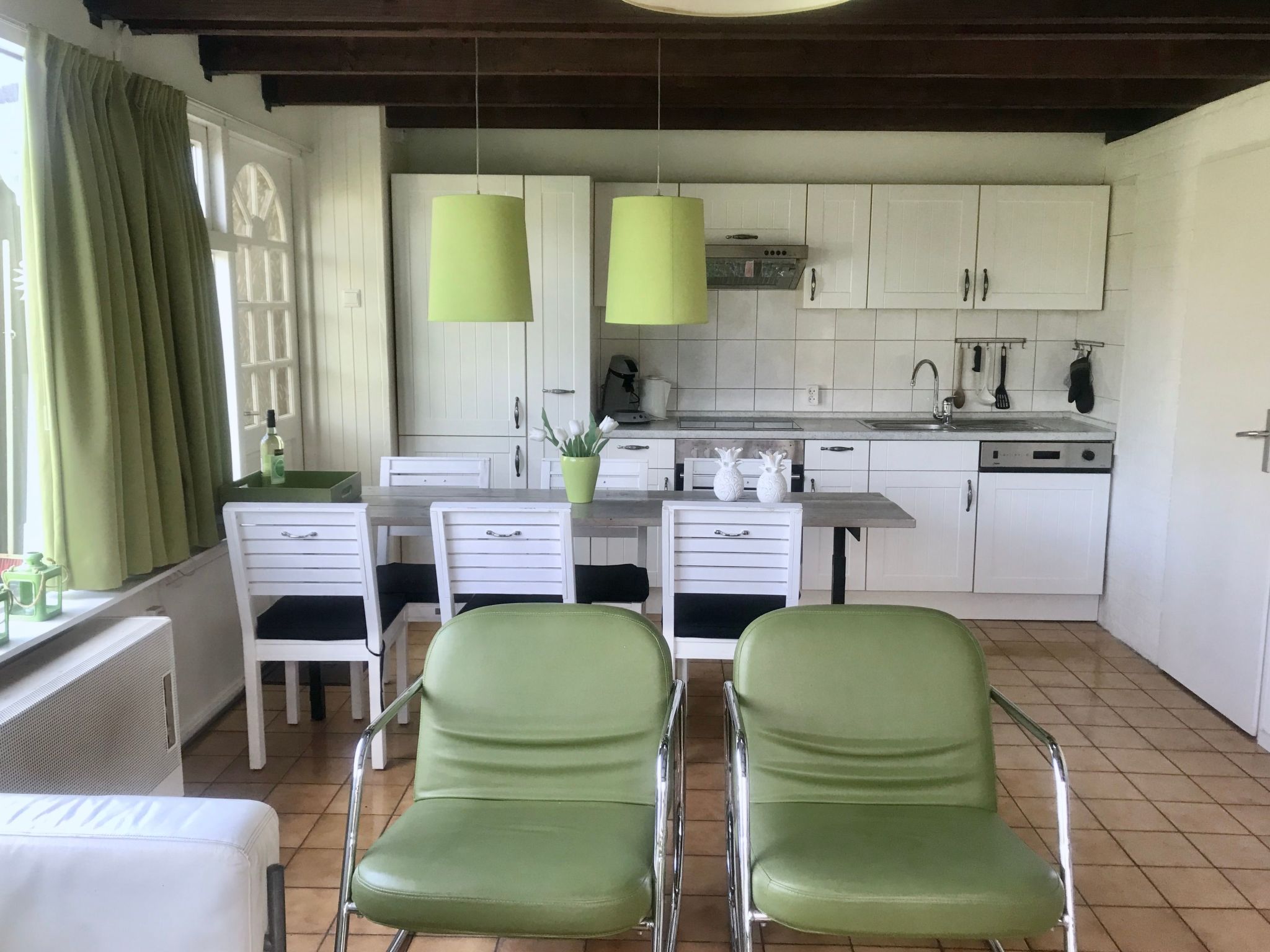 Gemütliches Vier-Personen-Bungalow mit Überdachung