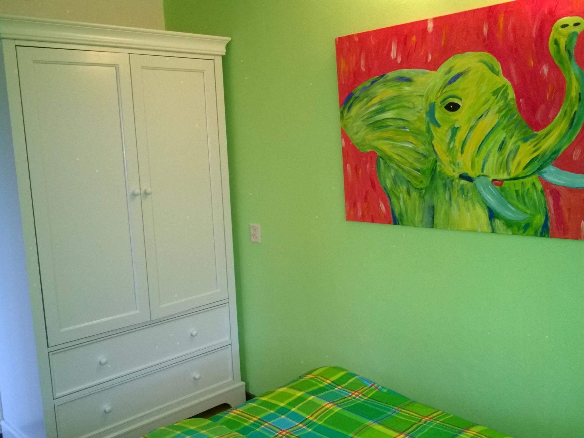 Gemütliches Vier-Personen-Bungalow mit Überdachung-Dedans