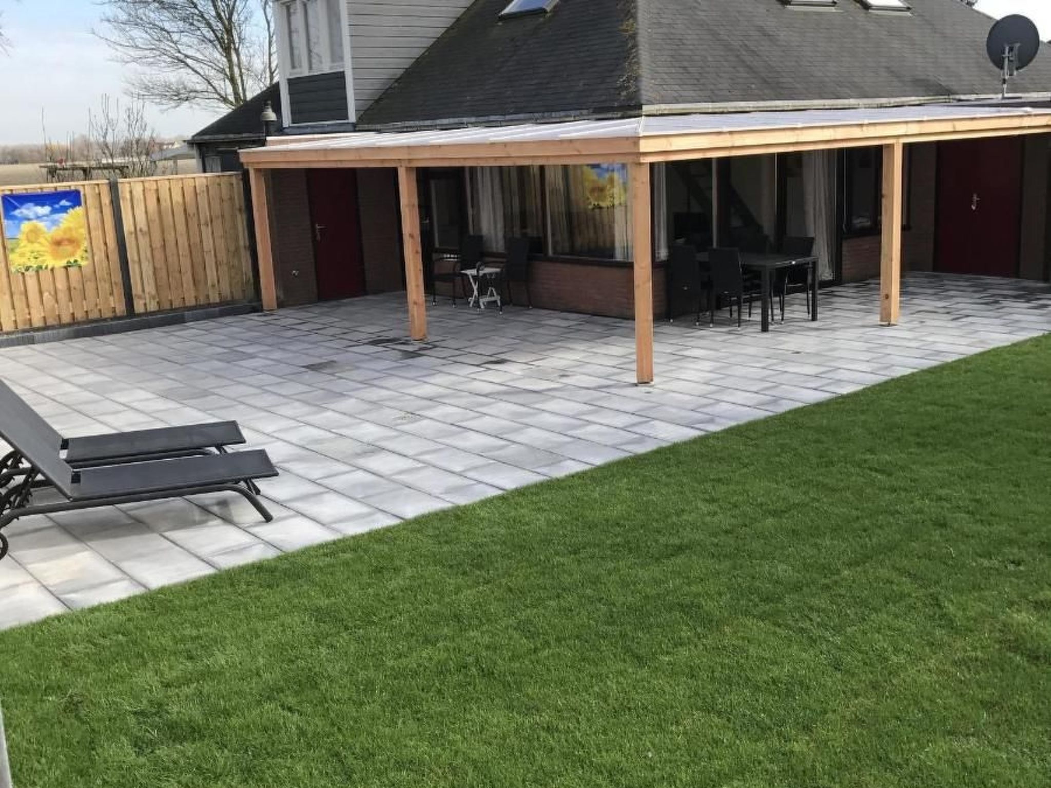 Dit rustige vakantiehuis ligt in het pittoreske Stavenisse dichtbij de Oosterschelde. Een rustig gelegen huis met een fantastische ruime tuin om heerlijk te genieten van de rust.

De bungalow ligt in ..