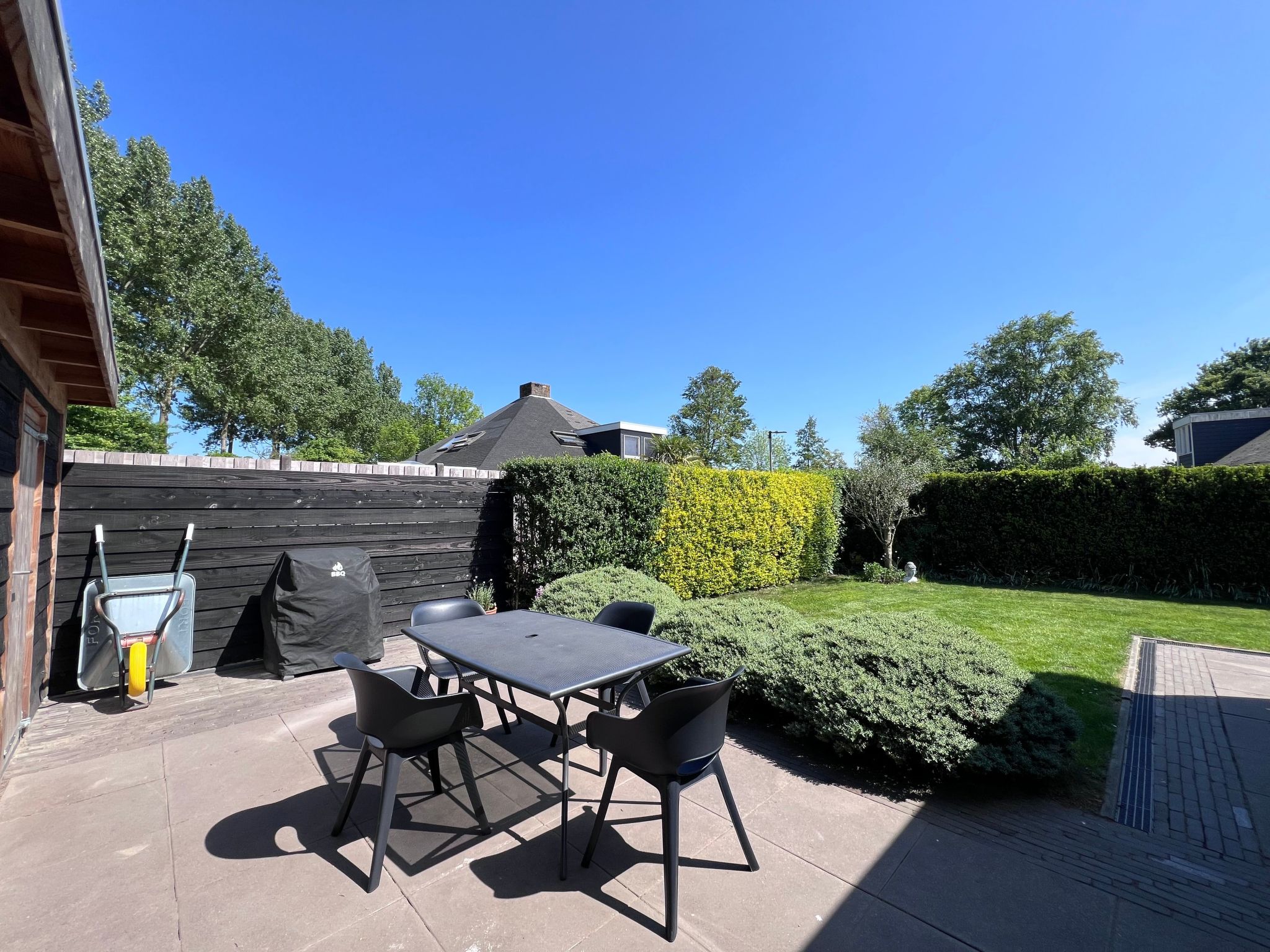 In Stavenisse mit gemütlicher Terrasse-Dedans